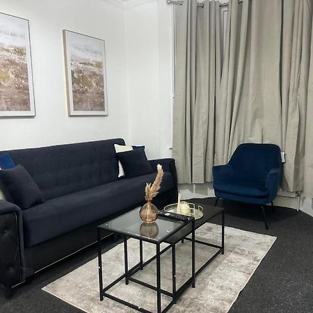 House By Araminta Houslow Appartement Hounslow Buitenkant foto