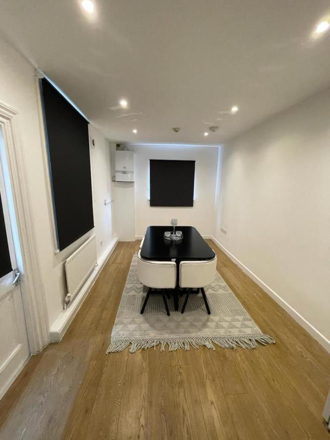 House By Araminta Houslow Appartement Hounslow Buitenkant foto